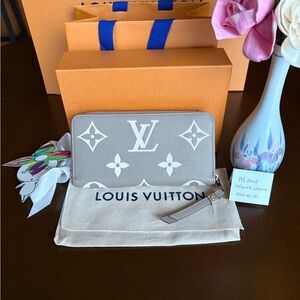 🩷sold🩷Louis Vuitton Zippy Wallet Bicolor Dove/cream